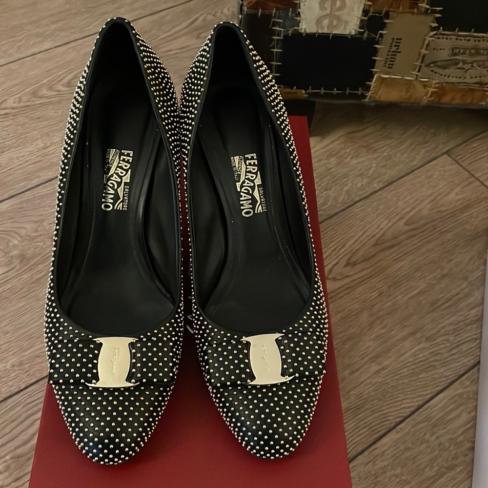 NEW Ferragamo Vara Studded Bow Heel